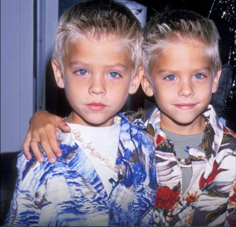 Users claim these angelic twins looked “cuter” when they were kids What happened to them after they suddenly disappeared from Hollywood? Well, pics of the boys as they look today are in the comments