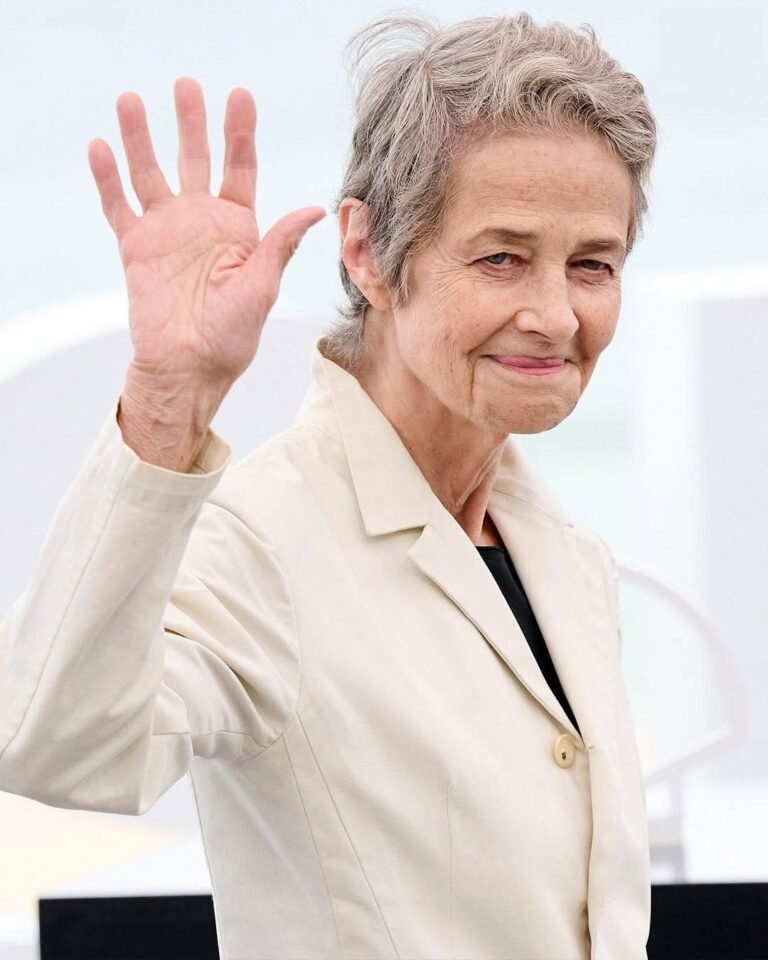 Charlotte Rampling stuns at 78 without plastic surgery.