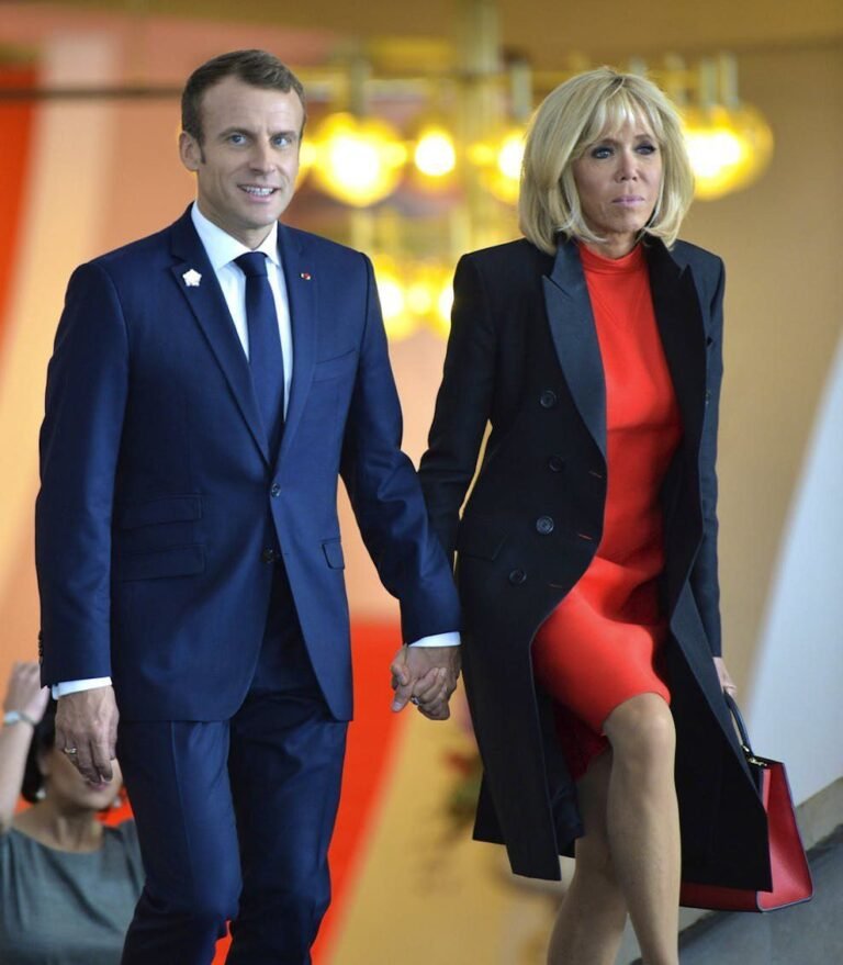 Emmanuel Macron non ha saputo resistere: rare foto di Brigitte da giovane rivelano ciò che lo ha conquistato, nonostante i 24 anni di differenza