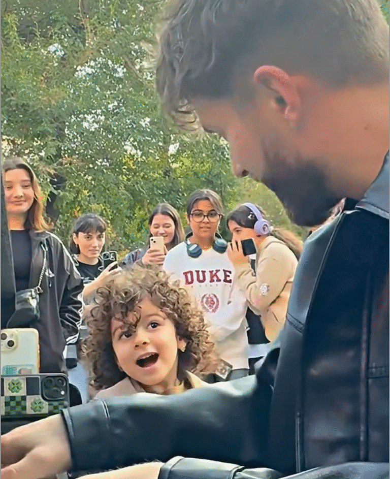 Watch This Confident Little Girl Hijack a Street Pianist’s Performance and Melt Every Heart in the Crowd