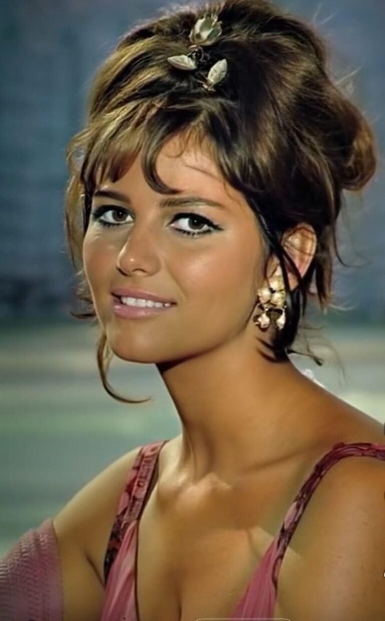 No silicon, no plastic surgery… nothing, She was a stunning beauty back in her hey-day Hold your breath and take a look at how this iconic actress looks today, at age 86… See her in the comments …