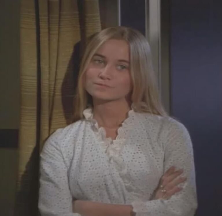Maureen McCormick, who played Marcia on ”The Brady Bunch”, is now 67 – try not to smile when you see her today… Check the comments 😍⭐️