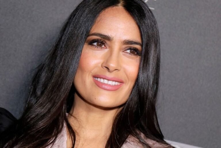 It is hot! Salma playfully sраnked herself on camera