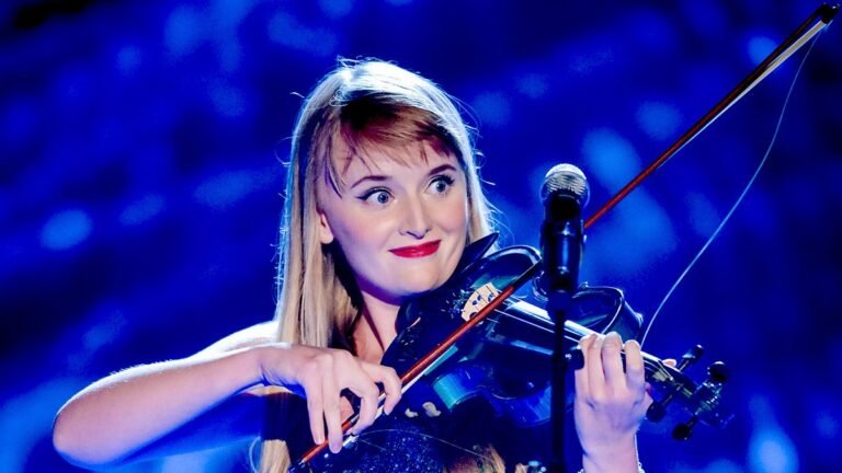A Blue Violin, A Rap Verse, And Total Chaos on The Voice